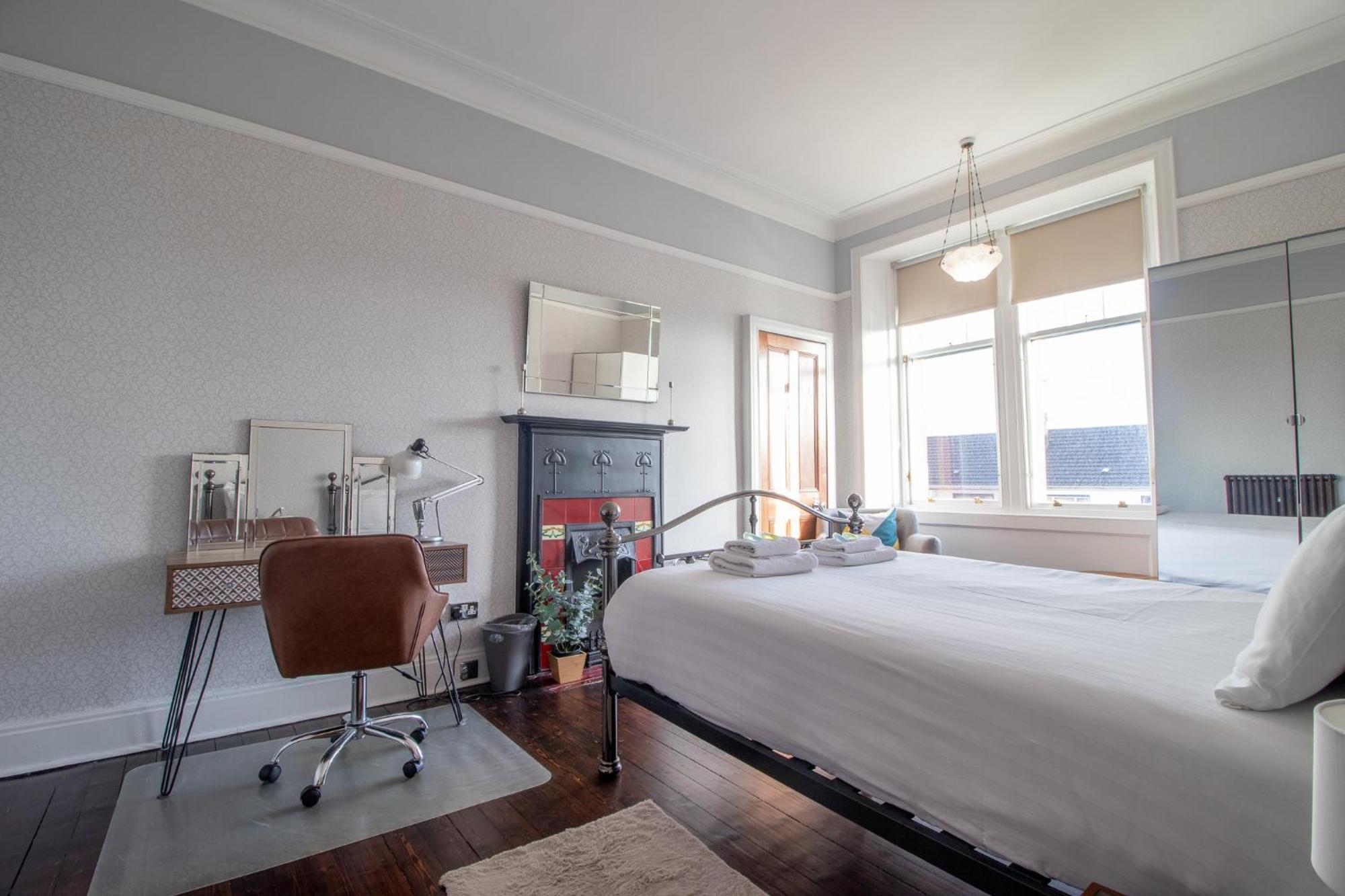 Pass The Keys Beautiful, Traditional 2 Bed Flat W Free Parking Glasgow Exteriör bild