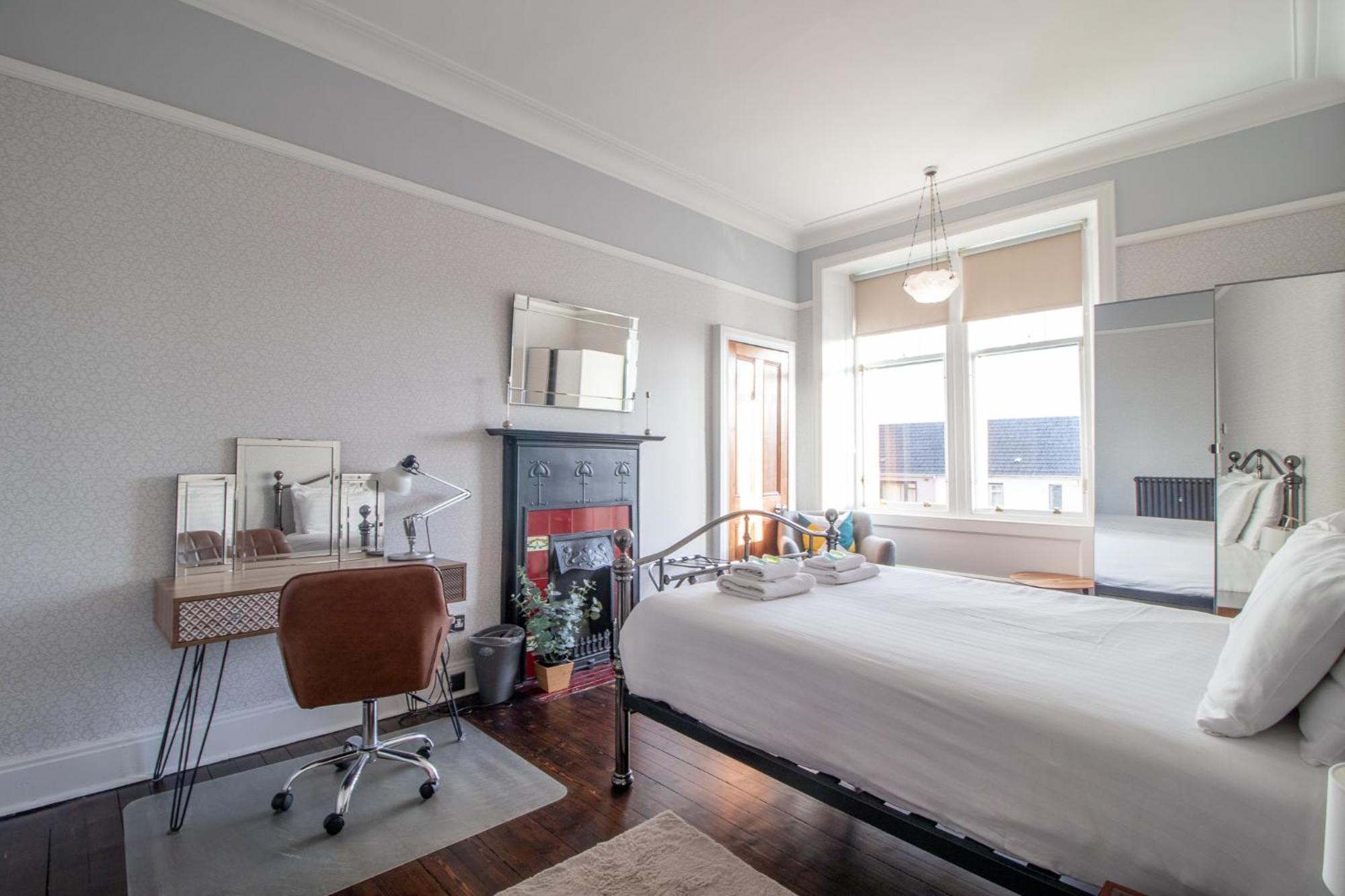 Pass The Keys Beautiful, Traditional 2 Bed Flat W Free Parking Glasgow Exteriör bild